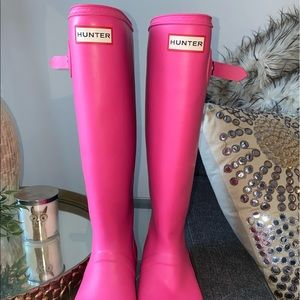 HOT PINK HUNTER RAINBOOTS🌧🌧